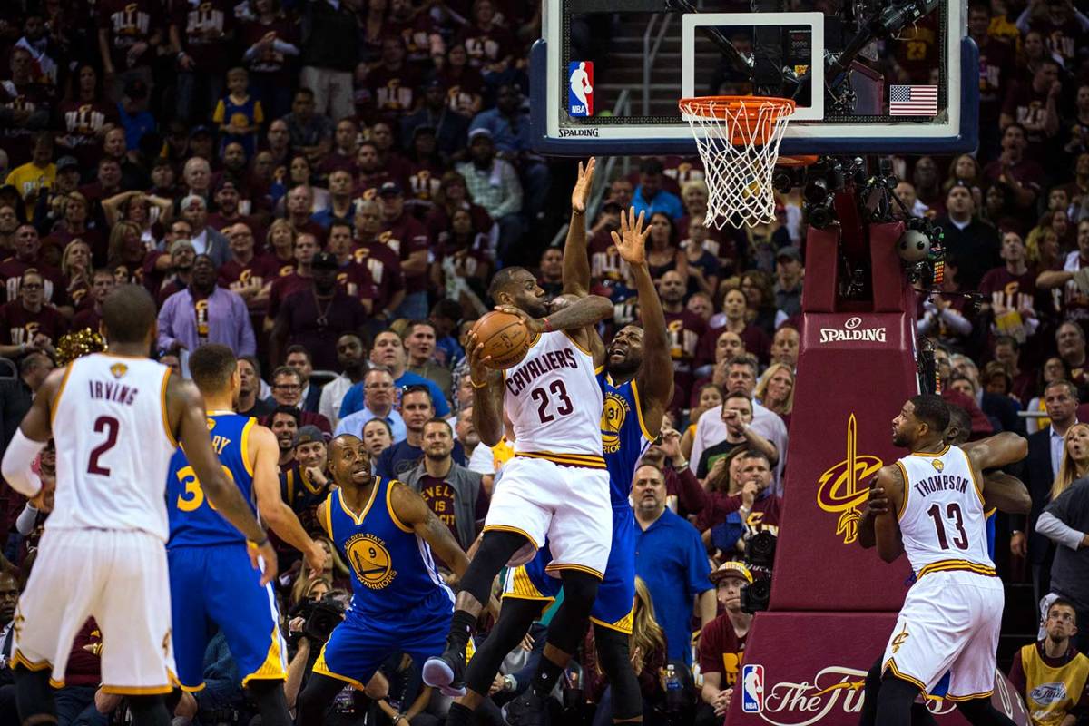 24-NBA-Finals-Game-3-LeBron-James-SI135_TK1_00973.jpg